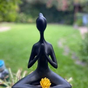 Porta vela mujer yoga